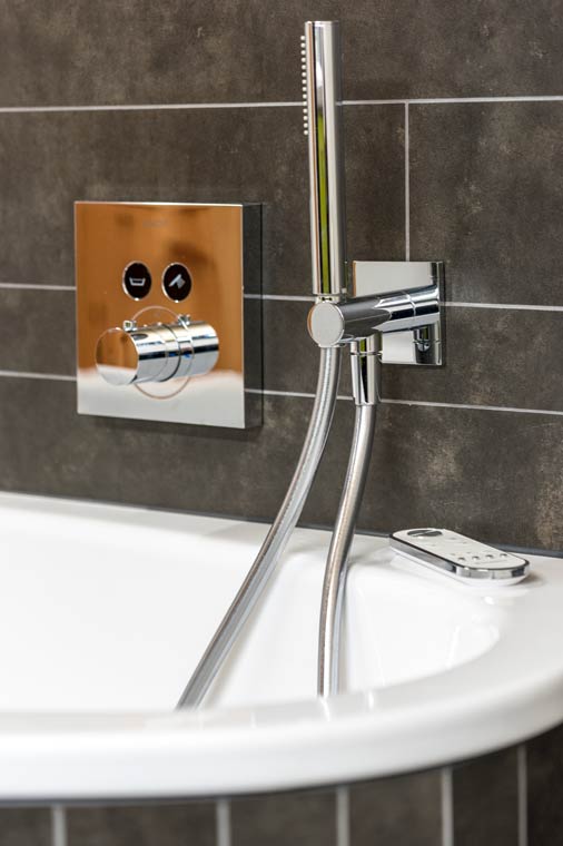 Gloor Worb – Bad mit modernen Touch-Armaturen